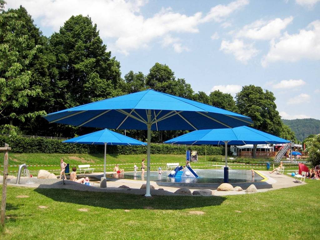 Sonnenschirm Freibad